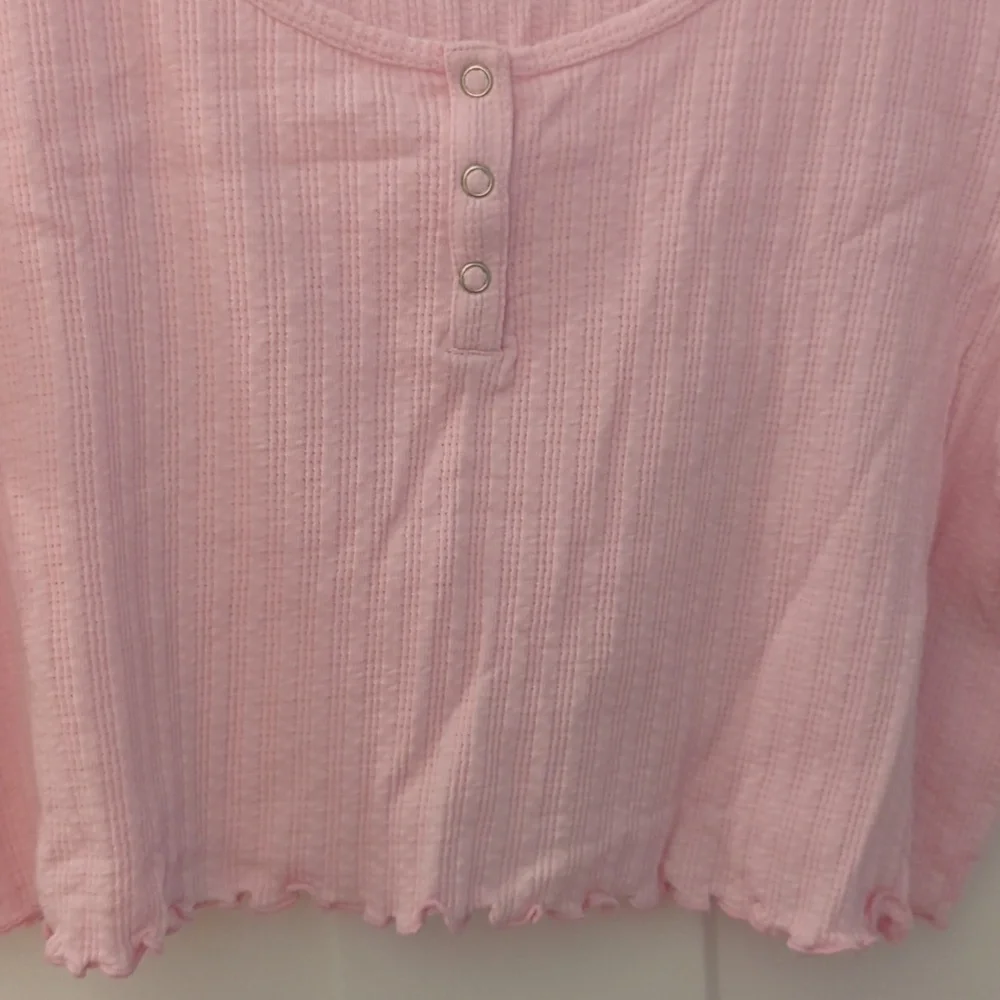 BP Ruffle Edge Crop Top - Picture 3 of 3